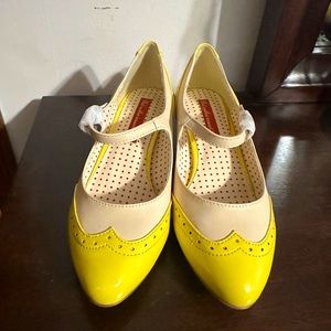 B.A.I.T. Retro Style Kitten Heels